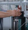 يتم استخدام نوع آلة بثق البوتيل LJTB01 لنشر إطارات فاصل الألومنيوم بالتساوي مع بوتيل الصهر الساخن.