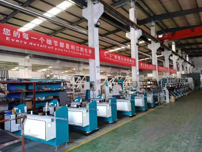 خط إنتاج الزجاج العازل العمودي تعبئة الغاز وضغط الروبوت بنظام Ai 9