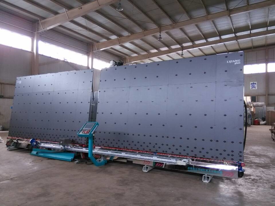 خط إنتاج الزجاج العازل العمودي / الزجاج العازل الختم روبوت 8 أجهزة المحركات