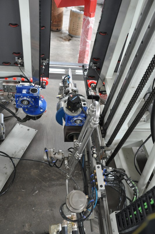 ماكس زجاج Szie 2500 * 4500mm عمودي آلة الزجاج العازل / آلة الزجاج المزدوج ختم الروبوت