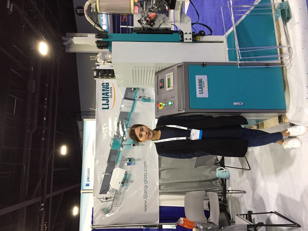 يمكن لآلة تعبئة المجففة أن تحقق تلقائيًا إجراءات ثقوب الحفر تلقائيًا في إطارات الفاصل