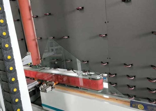 50m / min Low E آلة الزجاج العازل مضخة مانعة للتسرب الزجاج المزدوج مع ختم الروبوت