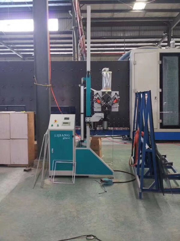 آلة تعبئة المجففة تعمل تلقائيًا على تنفيذ أعمال ثقوب الحفر تلقائيًا في إطارات الفاصل