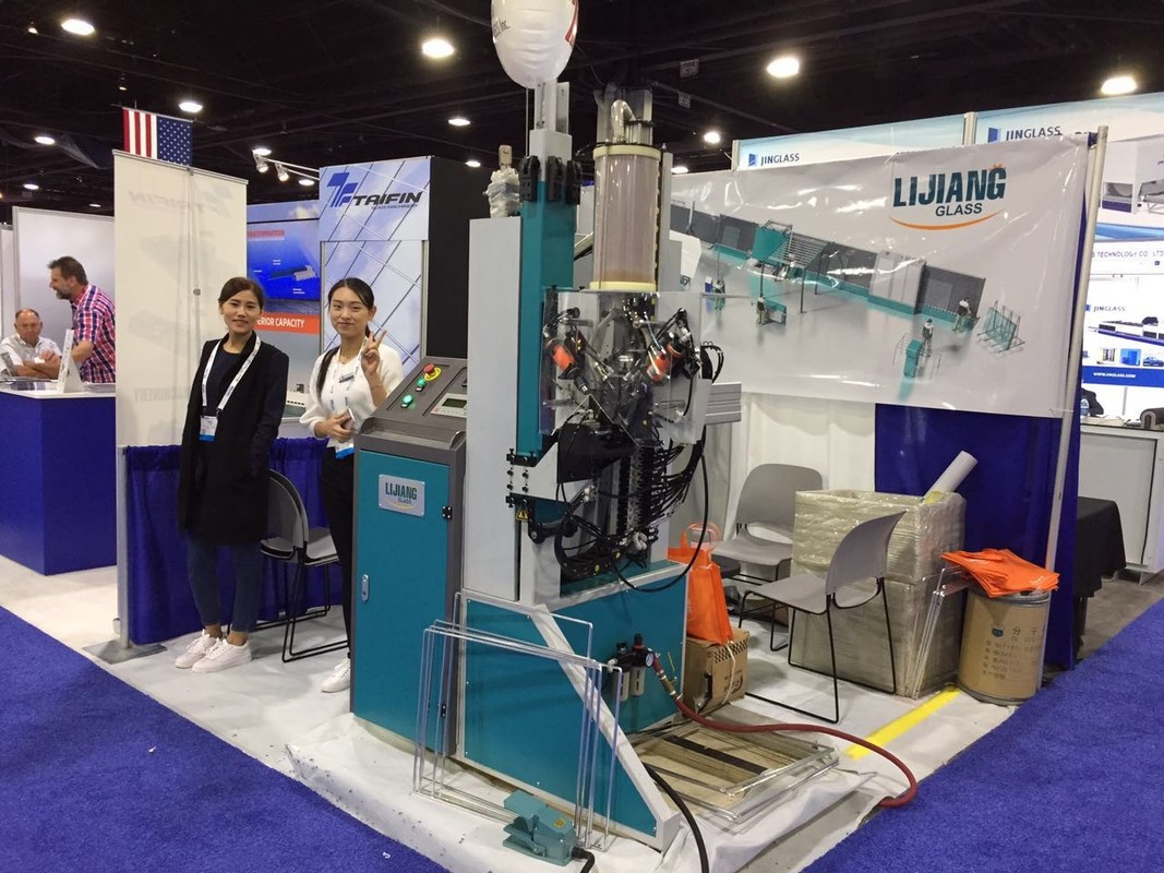 يمكن لآلة تعبئة المجففة أن تحقق تلقائيًا إجراءات ثقوب الحفر تلقائيًا في إطارات الفاصل