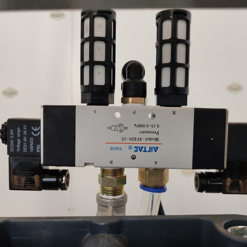 آلة طلاء روبوت ختم الزجاج المجوف المعزول CNC مع شاشة لمس عالية الوضوح