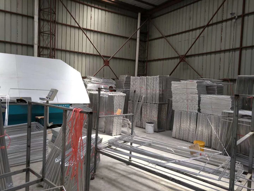 لون دقيق زاوية مخصصة ± 0.5 مم الانحناء آلة فاصل