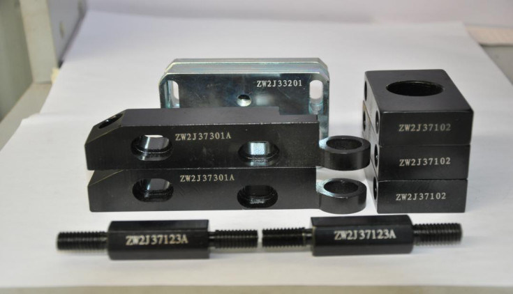 لون دقيق زاوية مخصصة ± 0.5 مم الانحناء آلة فاصل